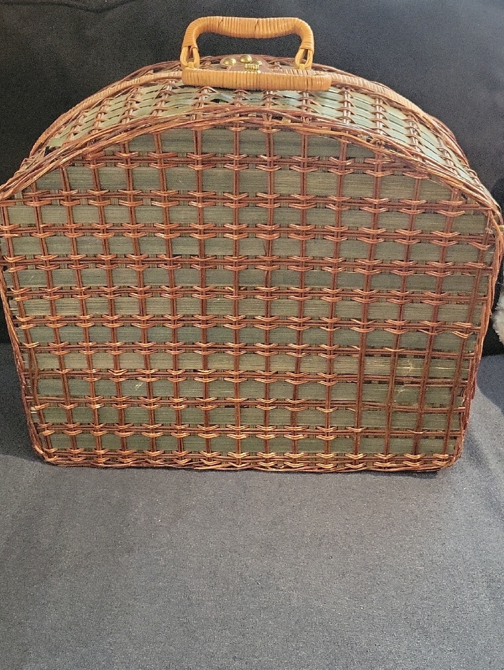 Vintage Green Wivker Picnic Basket Case